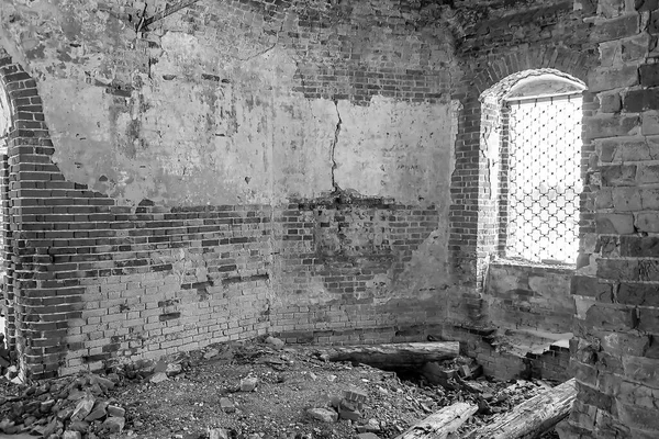 Μέσα Μια Κατεστραμμένη Ορθόδοξη Εκκλησία — Φωτογραφία Αρχείου