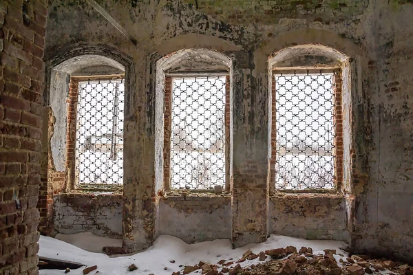 Janelas Dentro Uma Igreja Abandonada Aldeia Kholm Região Kostroma Rússia — Fotografia de Stock