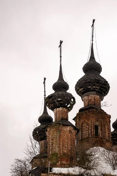 Distrutto Cupole Nere Una Chiesa Ortodossa Villaggio Uglyovo Regione Kostroma — Foto Stock