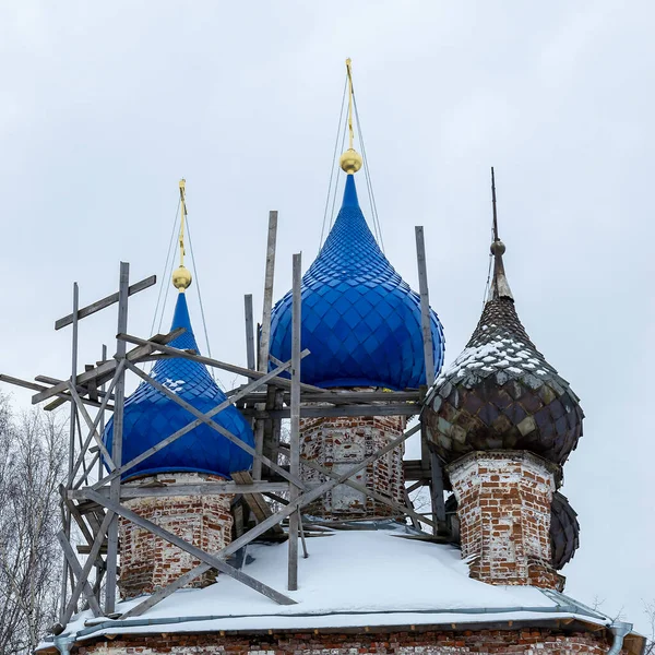 Kupoler Den Restaurerade Kyrkan Isakovskoye Byn Kostroma Regionen Ryssland — Stockfoto