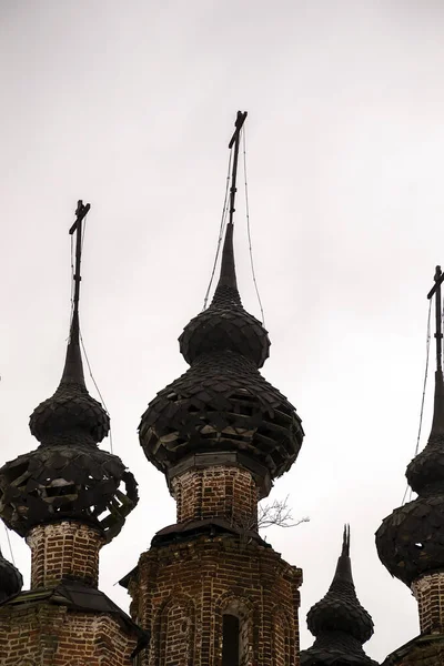 Zničené Černé Dómy Pravoslavného Kostela Vesnice Uglyovo Kostroma Rusko — Stock fotografie