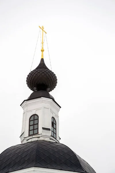 Cibulová Kupole Zlatým Křížem Střeše Pravoslavného Kostela — Stock fotografie