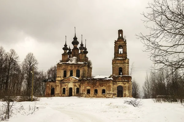 Paisaje Destruido Iglesia Ortodoxa Invierno Pueblo Uglyovo Región Kostroma Rusia — Foto de Stock