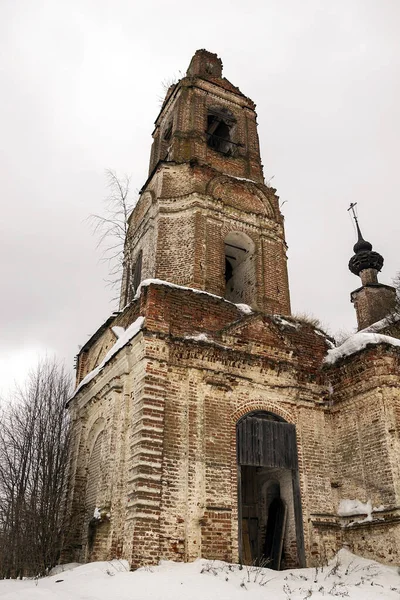 Zerstörter Orthodoxer Glockenturm Winter Dorf Uglyovo Gebiet Kostroma Russland — Stockfoto