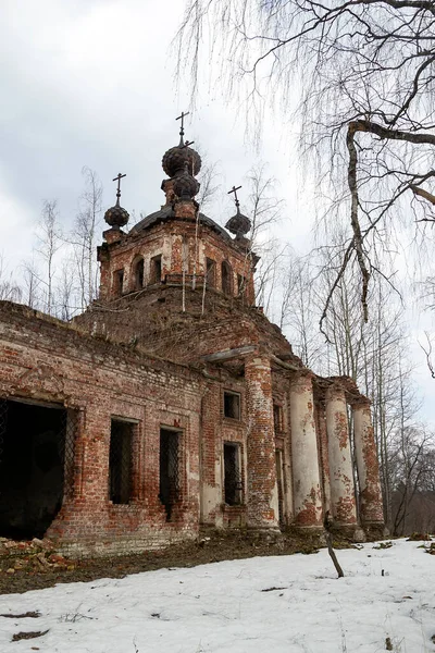 Yıkılmış Ortodoks Kilisesi Troitsky Köyü Kostroma Bölgesi Rusya — Stok fotoğraf