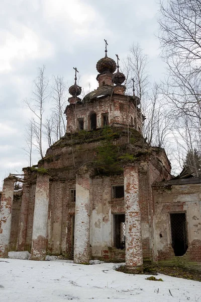 Yıkılmış Ortodoks Kilisesi Troitsky Köyü Kostroma Bölgesi Rusya — Stok fotoğraf