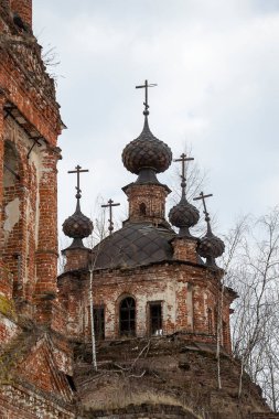 Beş kubbeli Ortodoks kilisesi, Troitsky köyü, Kostroma bölgesi, Rusya