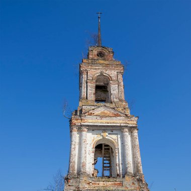 antik taş Ortodoks çan kulesi, Nasakino köyü, Kostroma bölgesi, Rusya
