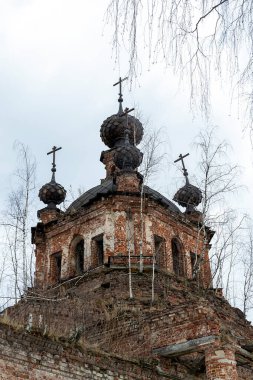 Beş kubbeli Ortodoks kilisesi, Troitsky köyü, Kostroma bölgesi, Rusya