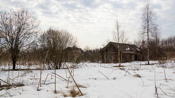 Zerstörtes Haus Einem Verlassenen Dorf — Stockfoto