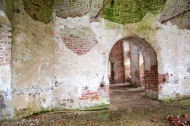 yıkılmış Ortodoks kilisesi, Troitsky köyü, Kostroma bölgesi, Rusya