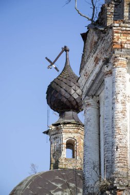 Ortodoks kilisesinin antik kubbesini yok etti.