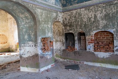 Terk edilmiş bir kilisenin içinde, Nasakino köyü, Kostroma bölgesi, Rusya