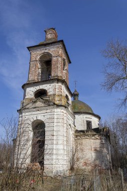 terk edilmiş Ortodoks kilisesi, Kozyura köyü, Kostroma bölgesi, Rusya, 1829 'da inşa edildi.
