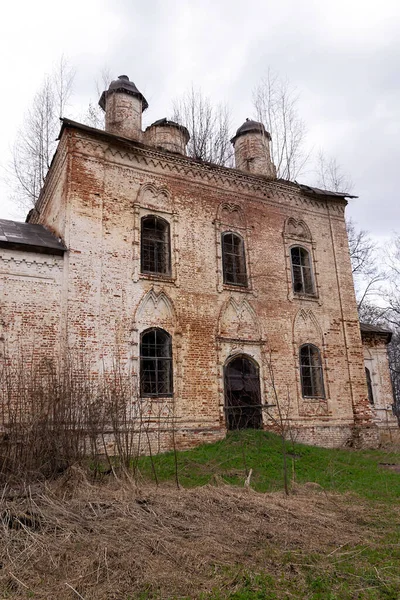 Antigua Iglesia Ortodoxa Abandonada Pueblo Ustye Neiskoye Región Kostroma Rusia —  Fotos de Stock