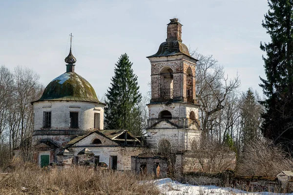 러시아의 코스트로마 지역에 마을에 버려진 정교회 1829 건축되었다 — 스톡 사진