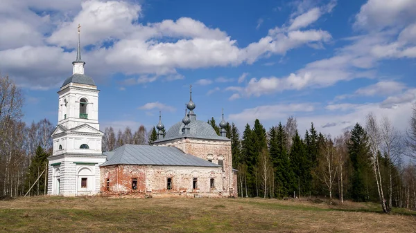 Paisagem Igreja Ortodoxa Antiga Aldeia Korshunovo Região Kostroma Rússia Construída — Fotografia de Stock