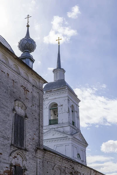 俄罗斯科斯特马地区Korshunovo村白色东正教钟楼 建于1800年 — 图库照片