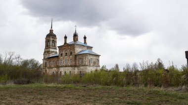 Kırsal Ortodoks kilisesi, Shakhovo köyü, Kostroma bölgesi, Rusya, 1807 'de inşa edildi.