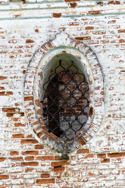 Старе Овальне Вікно Цегляній Стіні — стокове фото
