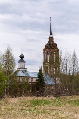 Kırsal Ortodoks kilisesi, Shishkino köyü, Kostroma bölgesi, Rusya. İnşaat yılı 1746..