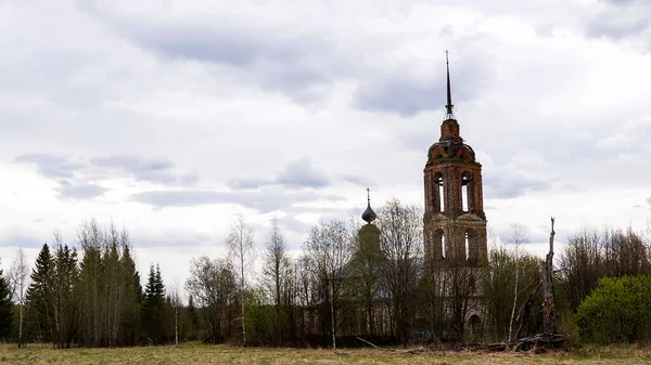 Сельский Православный Церковный Пейзаж Село Шишкино Костромской Области Россия Год — стоковое фото