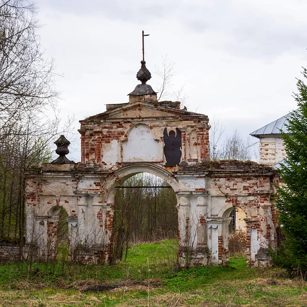 arch entrance to the Orthodox cemetery