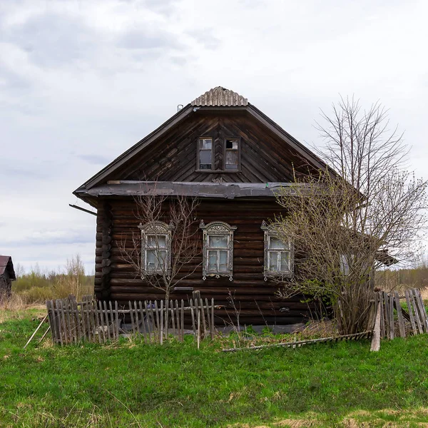 乡村的木制房屋 — 图库照片