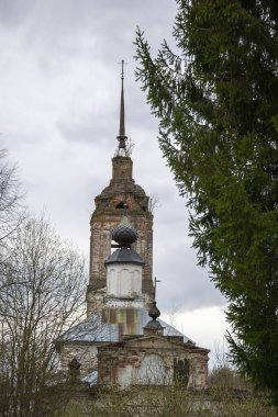 Kırsal Ortodoks kilisesi, Shishkino köyü, Kostroma bölgesi, Rusya. İnşaat yılı 1746..