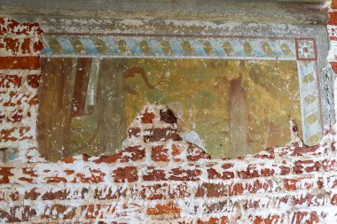 1801 'de Rusya' nın Kostroma bölgesinde inşa edilen Grudevo köyü, tapınağın duvarlarının kalıntıları.