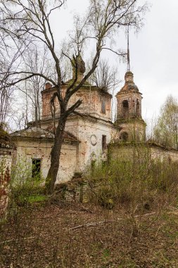 terk edilmiş Ortodoks kilisesi, Grudevo köyü, Kostroma bölgesi, Rusya, 1801 'de inşa edildi.
