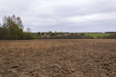 Taze sürülmüş toprak, ekilebilir arazi