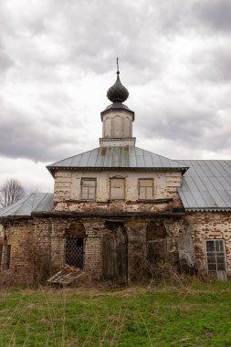 Kırsal Ortodoks kilisesi, Shishkino köyü, Kostroma bölgesi, Rusya. İnşaat yılı 1746..