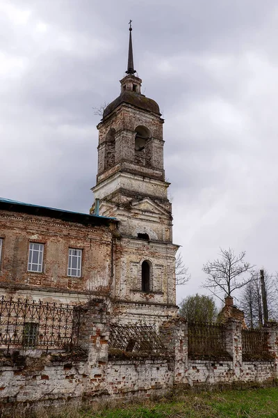 Campanile Pietra Una Chiesa Rurale Villaggio Shakhovo Regione Kostroma Russia — Foto Stock
