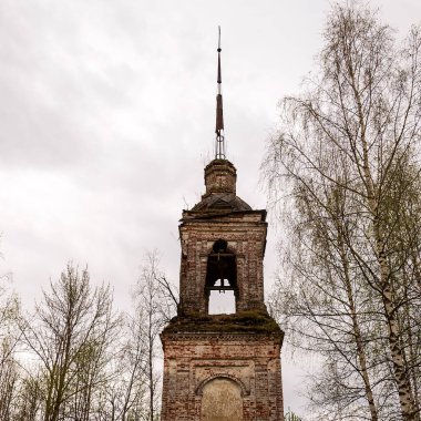 1801 'de Rusya' nın Kostroma bölgesinde inşa edilen Grudevo köyünün çan kulesi.