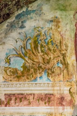 1801 'de Rusya' nın Kostroma bölgesindeki Grudevo köyünde terk edilmiş bir Ortodoks kilisesinde duvar resmi yapıldı.