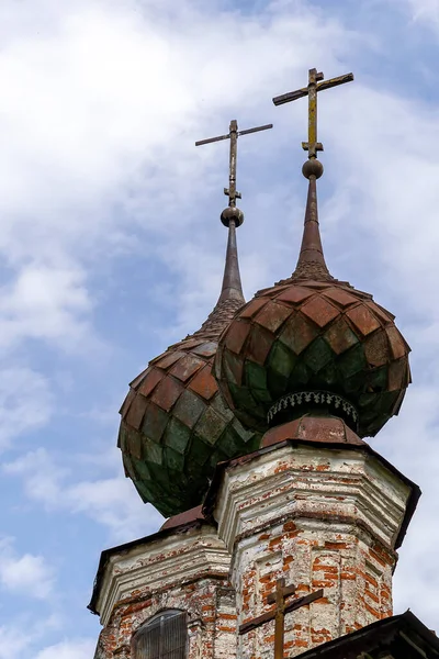Cúpulas Una Antigua Iglesia Abandonada Pueblo Knyazhevo Región Kostroma Rusia — Foto de Stock