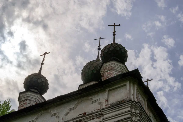 Cúpulas Uma Antiga Igreja Abandonada Aldeia Knyazhevo Região Kostroma Rússia — Fotografia de Stock