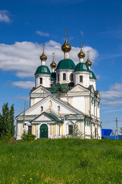 农村东正教教堂 Rural Orthodox Church 俄罗斯科斯特罗马地区普鲁齐诺村的一座教堂 建于1804年 — 图库照片