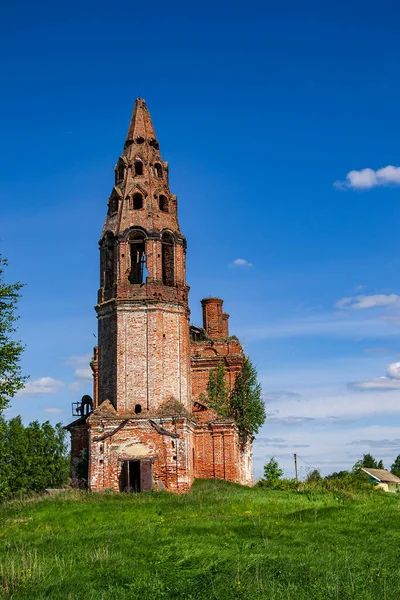 Campanile Una Vecchia Chiesa Villaggio Nikitskoye Provincia Kostroma Russia Anno — Foto Stock