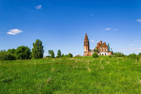 Paisaje Abandonado Iglesia Ortodoxa Pueblo Nikitskoye Provincia Kostroma Rusia Año —  Fotos de Stock