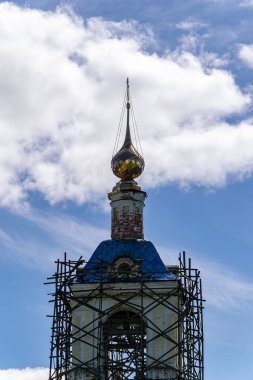 Ortodoks kilisesinin yaldızlı kubbesi