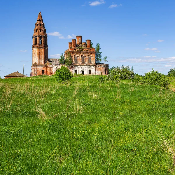 Paisaje Abandonado Iglesia Ortodoxa Pueblo Nikitskoye Provincia Kostroma Rusia Año —  Fotos de Stock