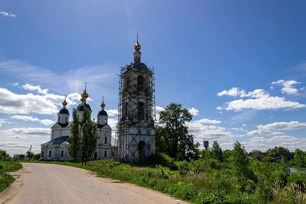 Paesaggio Rurale Chiesa Ortodossa Una Chiesa Nel Villaggio Pruzhinino Regione — Foto Stock