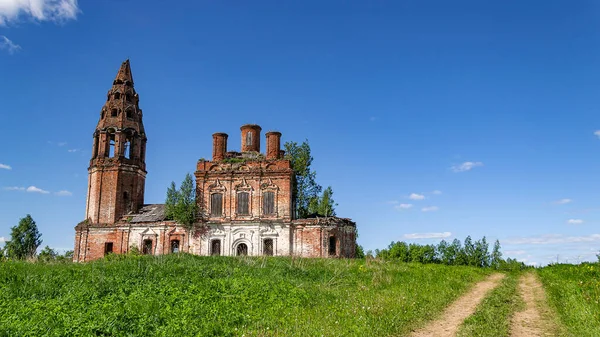 Landskap Övergivna Ortodoxa Kyrkan Nikitskoye Byn Kostroma Provinsen Ryssland Byggåret — Stockfoto