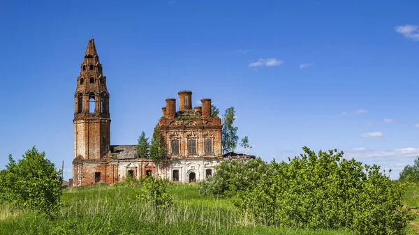 Landskap Övergivna Ortodoxa Kyrkan Nikitskoye Byn Kostroma Provinsen Ryssland Byggåret — Stockfoto