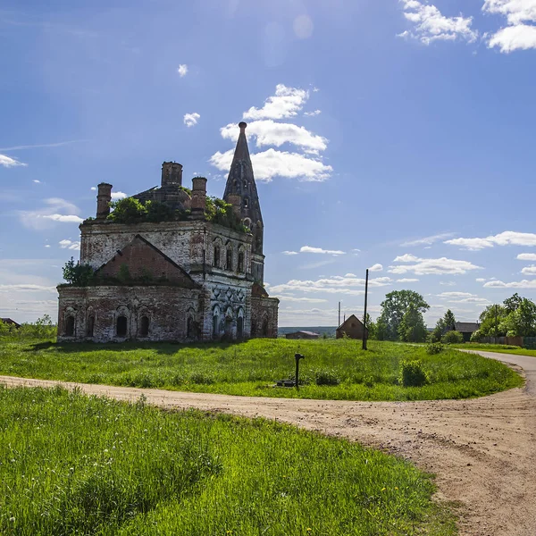 Paisaje Una Iglesia Ortodoxa Destruida Pueblo Mitino Provincia Kostroma Rusia —  Fotos de Stock