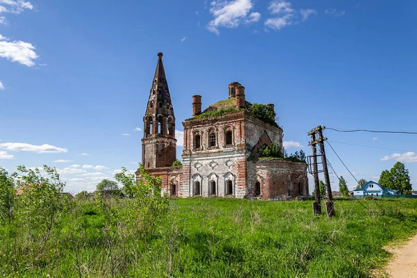 Landschaft Einer Zerstörten Orthodoxen Kirche Das Dorf Mitino Provinz Kostroma — Stockfoto