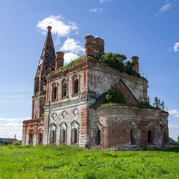 Una Iglesia Rural Abandonada Pueblo Mitino Provincia Kostroma Rusia Año —  Fotos de Stock