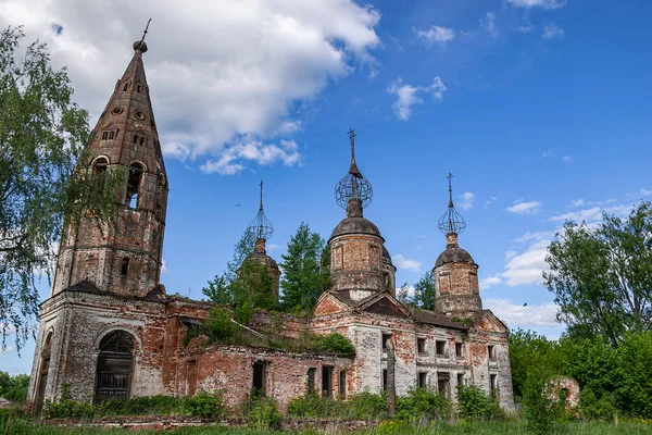 Starý Opuštěný Pravoslavný Kostel Vesnice Ostrov Provincie Kostroma Rusko Píše — Stock fotografie